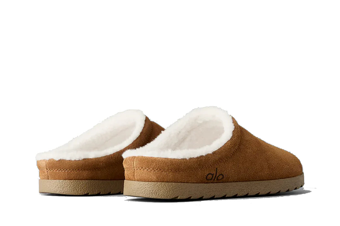 Alo Yoga, Alo Recovery Slipper, Saddle Ivory, slipper bege, conforto premium, minimalismo, wellness style, textura macia, loungewear, Lowbank Shoes