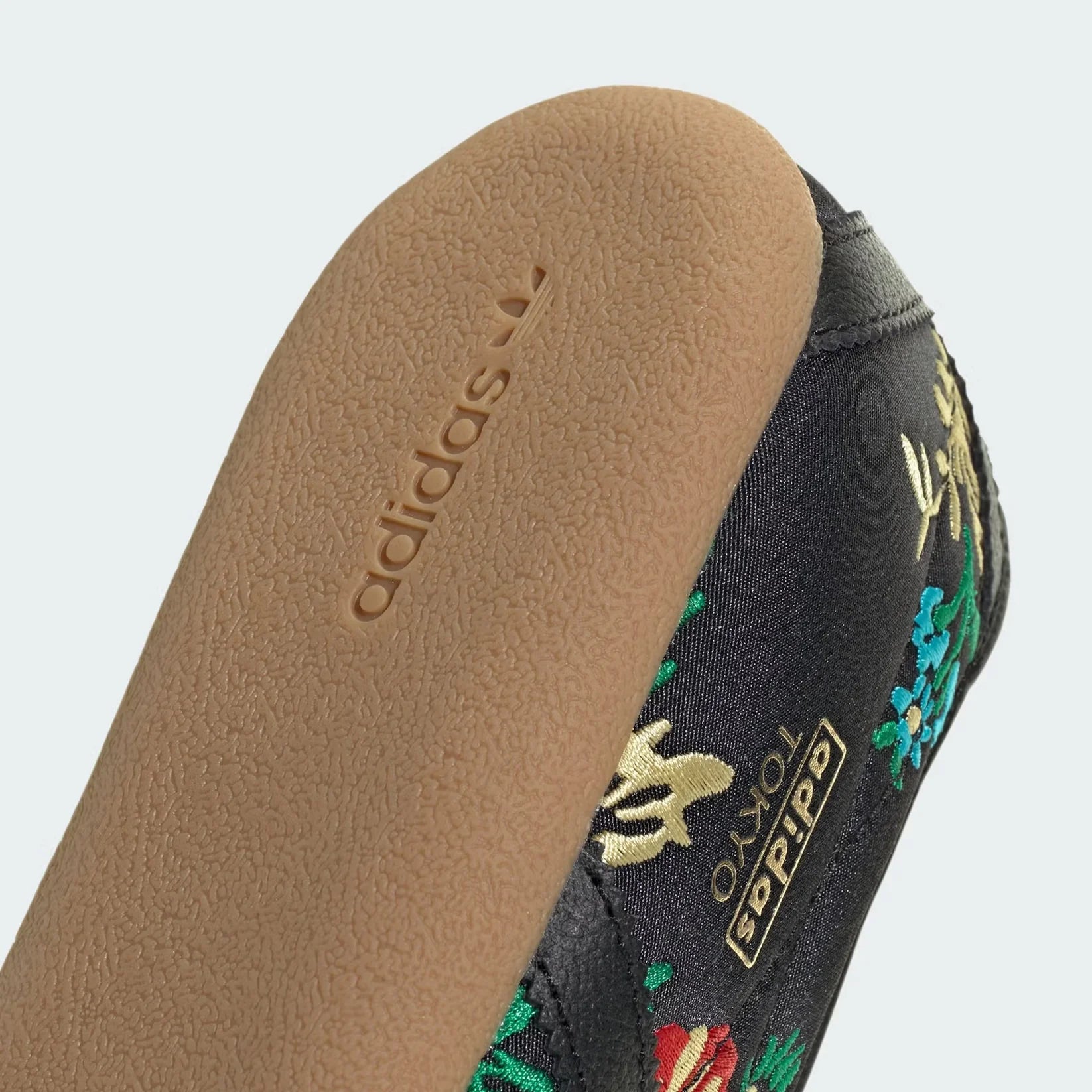Adidas Tokyo Black Floral Embroidery Preto
