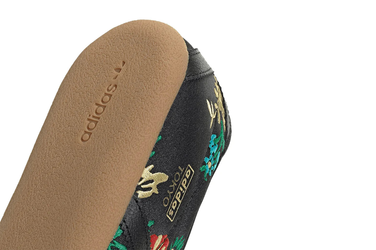 Adidas Tokyo Black Floral Embroidery Preto