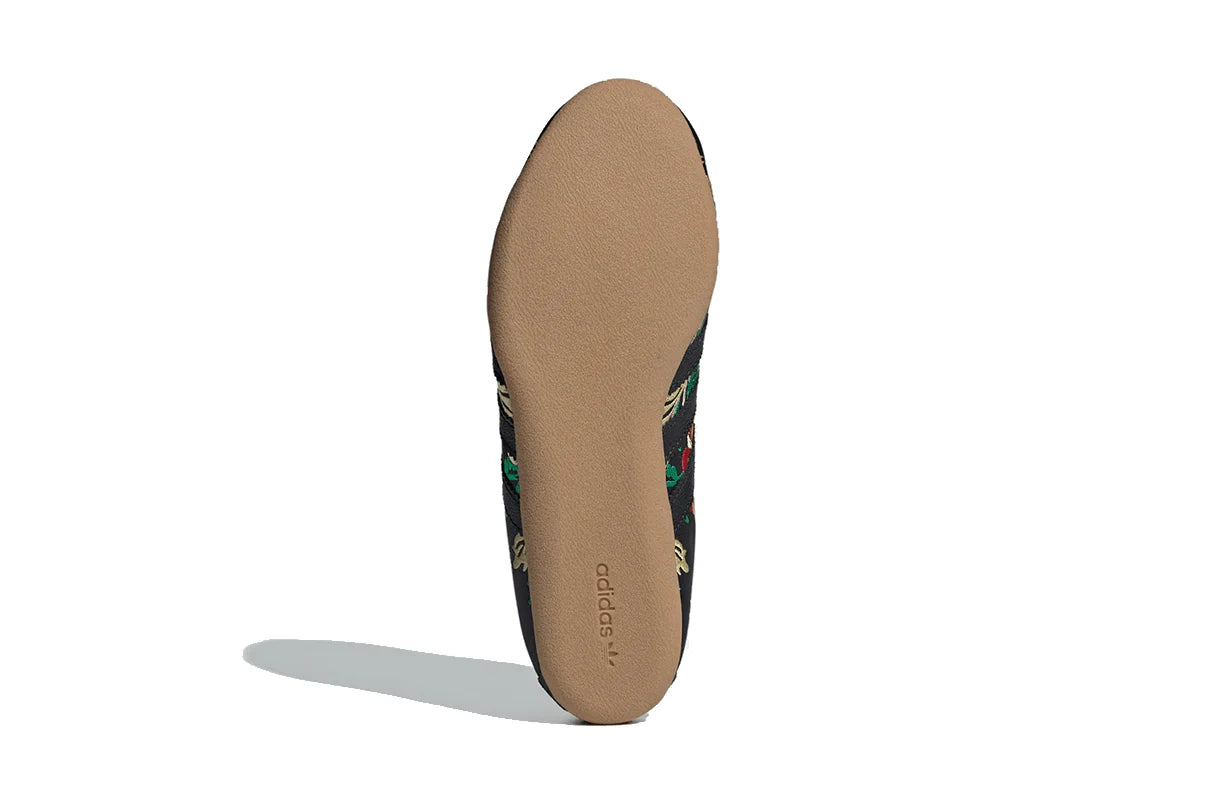 Adidas Tokyo Black Floral Embroidery Preto