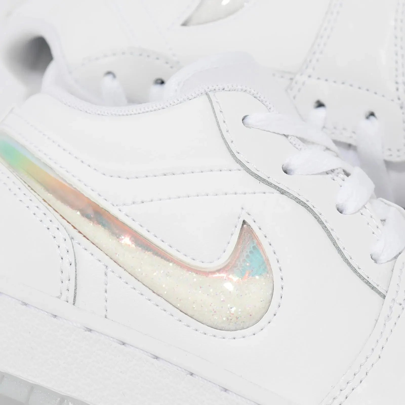 Air Jordan 1 Low Se &quot;Glitter Swoosh&quot; Branco