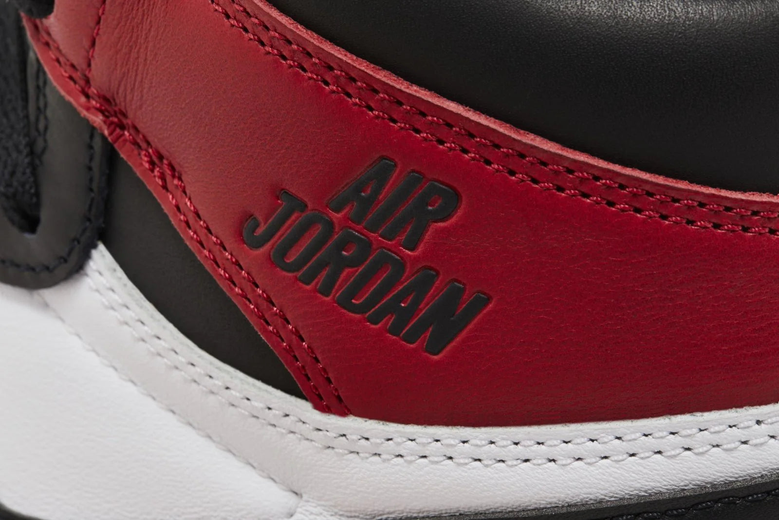 Air Jordan 1 Retro High OG Black Toe Reimagined Vermelho