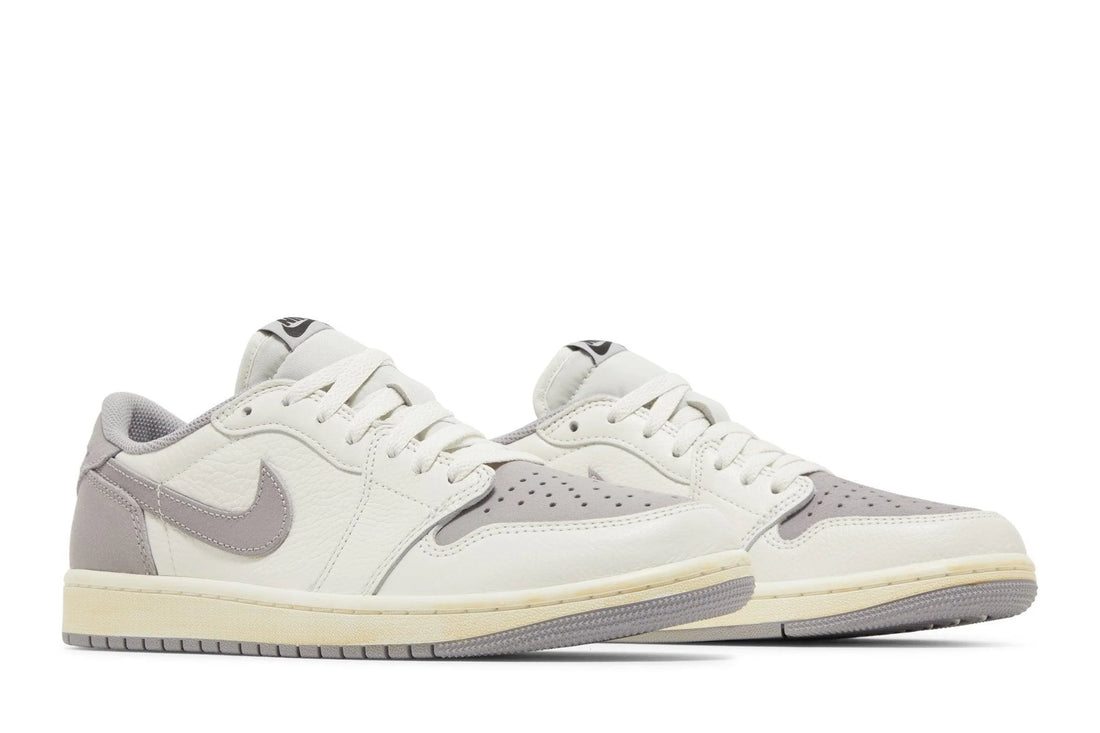 Air Jordan 1 Retro Low OG &