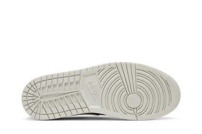 Air Jordan 1 Retro Low OG &