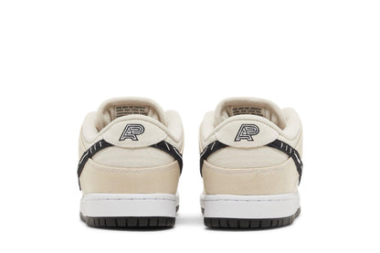Nike SB Dunk Low Albino &amp; Preto &