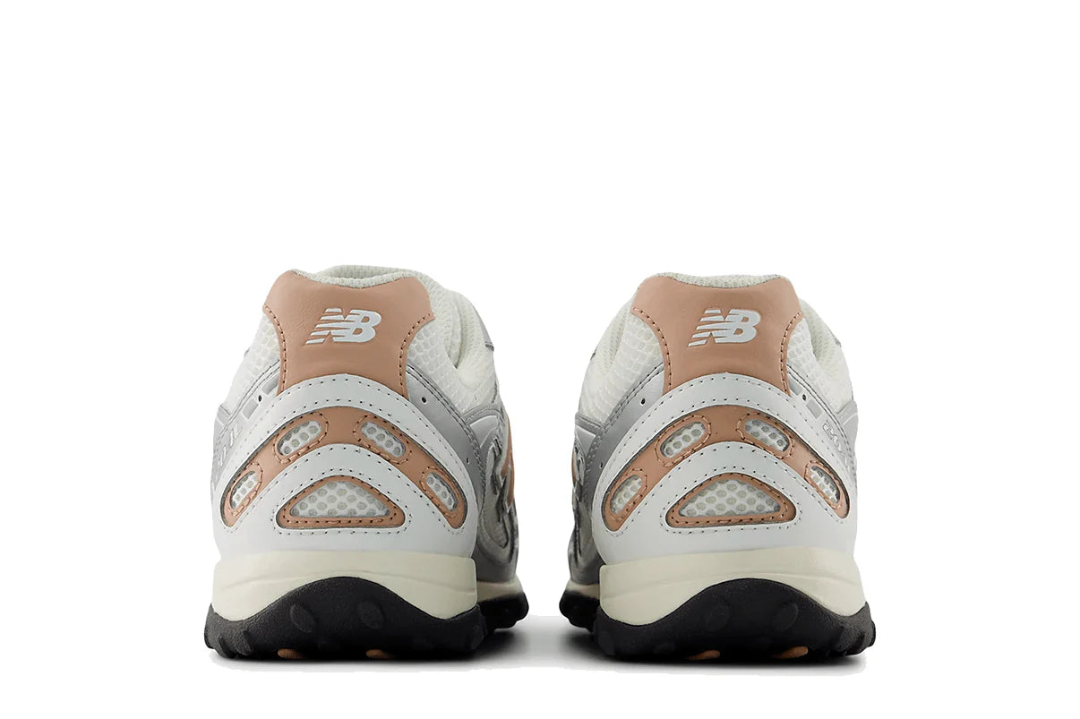 New Balance 204L Silver Metallic Flat Taupe Prateado